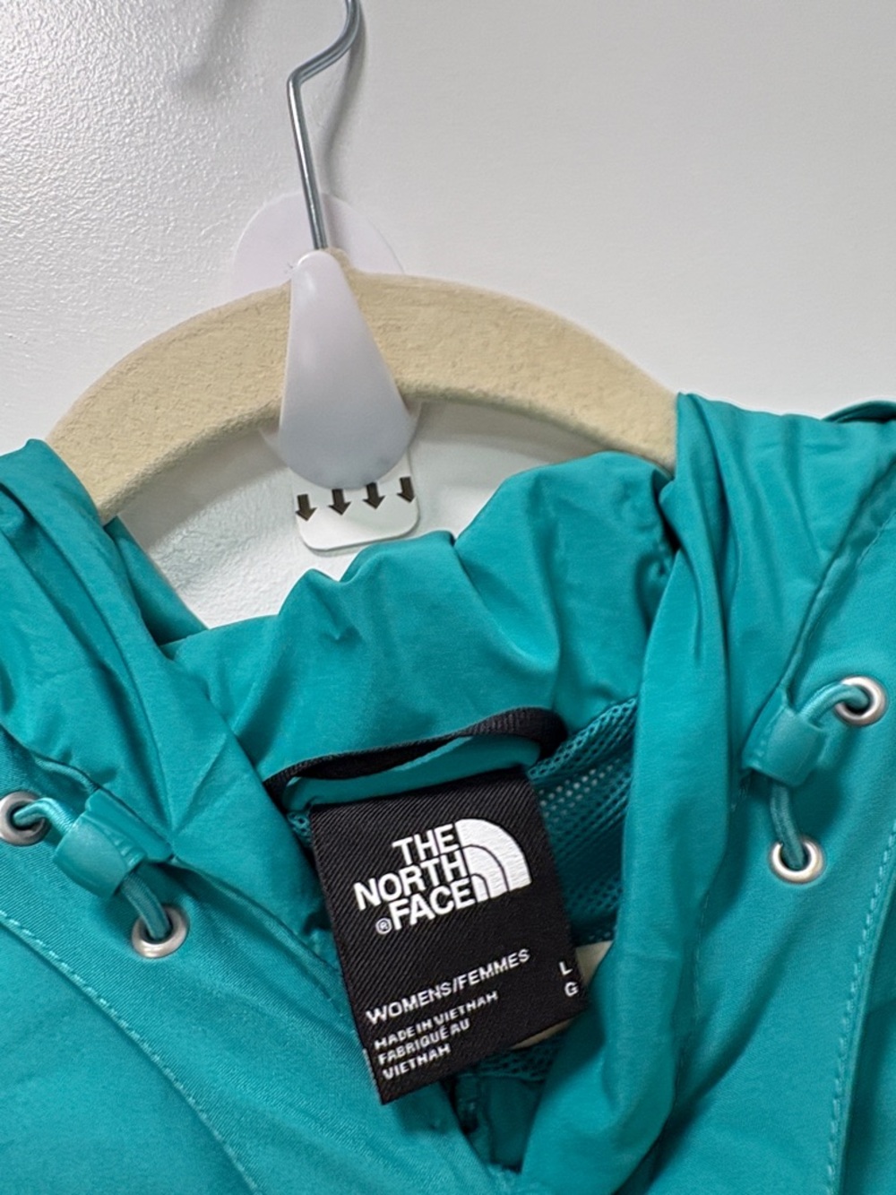 THE NORTH FACE WOMENS CITY BREEZE RAIN JACKET! - Picture 2 of 8